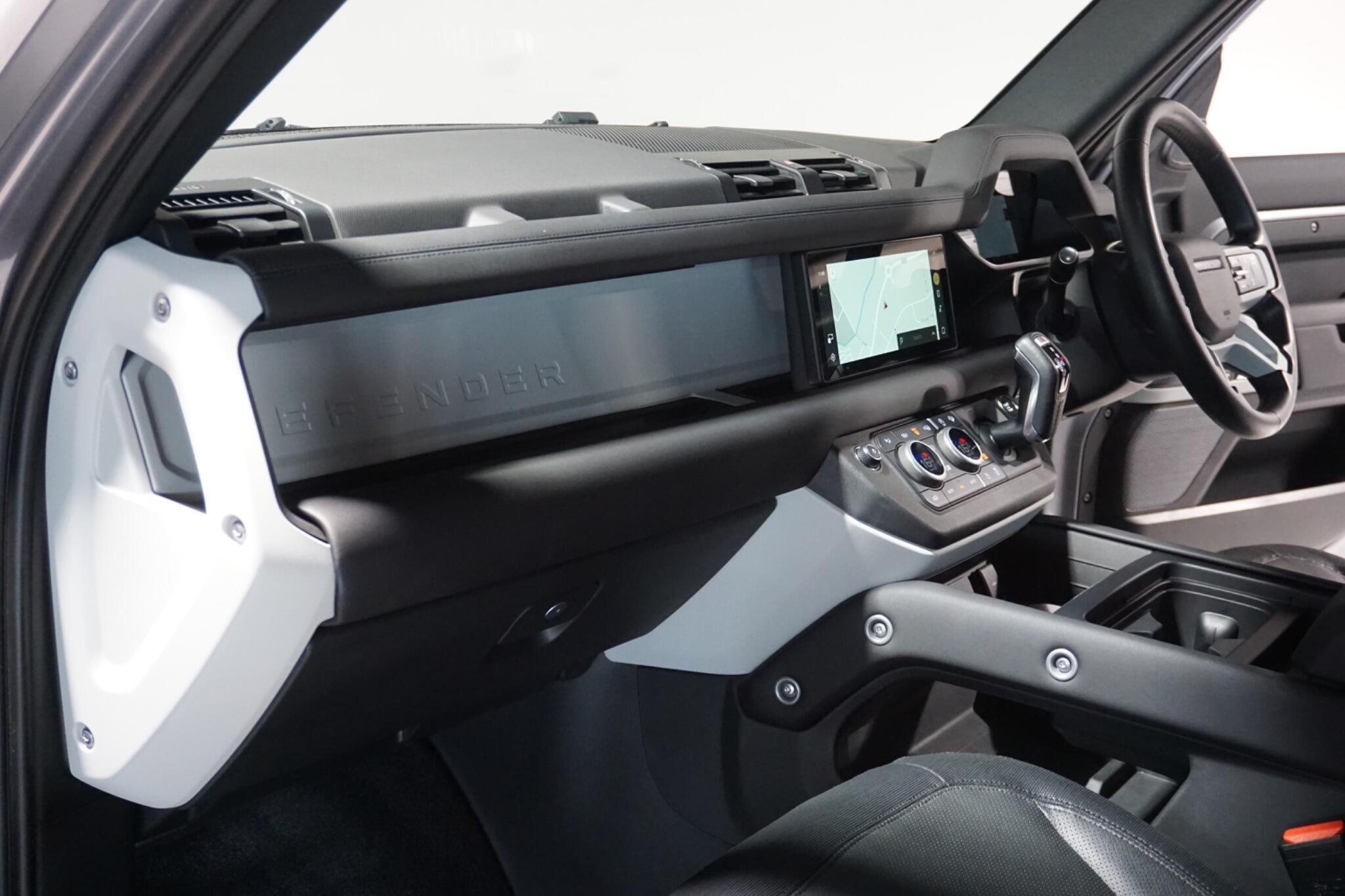 Land Rover Defender 110 3.0 D300 MHEV X-Dynamic SE SUV 5dr Diesel Auto 4WD Euro 6 (s/s) (300 ps)